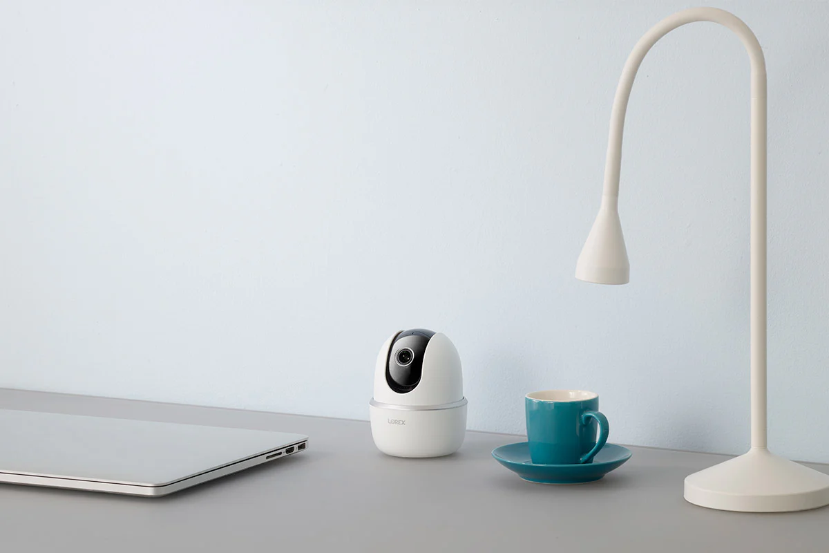 Lorex 2K Pan-Tilt Indoor Wi-Fi Security Camera (32GB) - Image 5