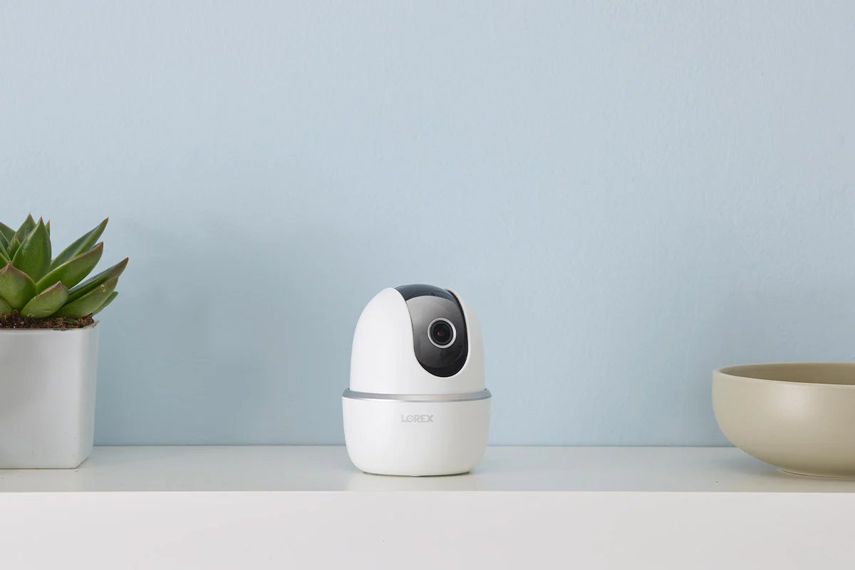 Lorex 2K Pan-Tilt Indoor Wi-Fi Security Camera (32GB) - Image 6