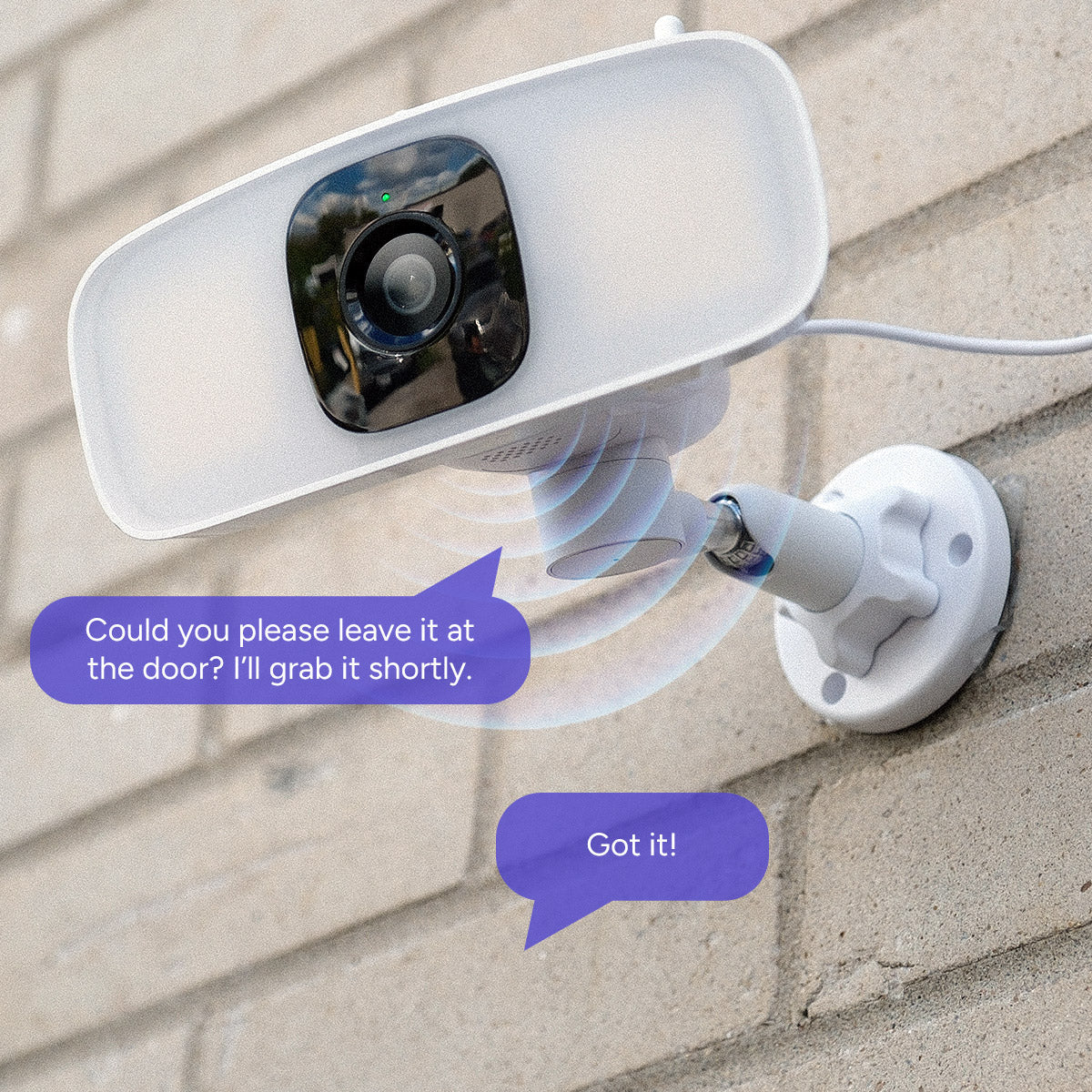 Lorex Connect 2K Floodlight Wi-Fi Security Camera with App Controlled Horizontal Pan - Image 6
