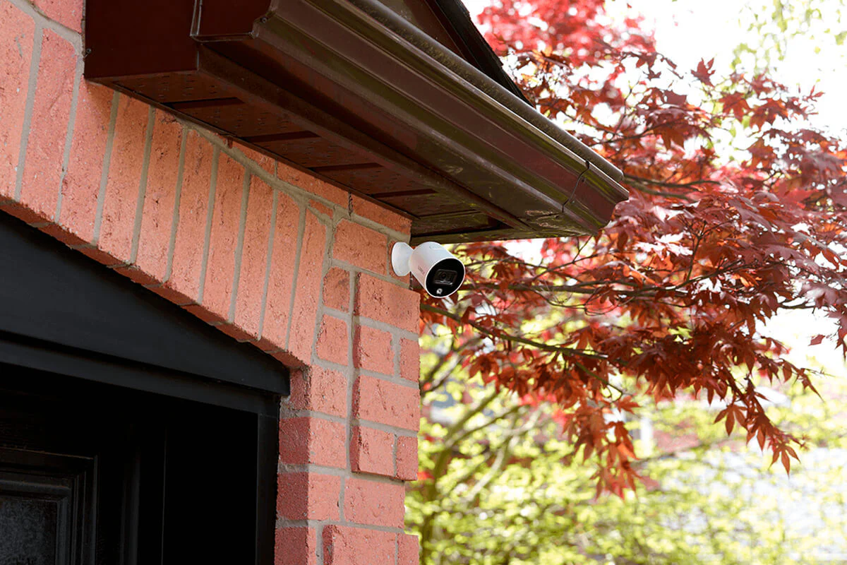 Lorex Smart Indoor/Outdoor 1080p Wi-Fi Camera With Smart Deterrence and Color Night Vision - Open Box - Image 8