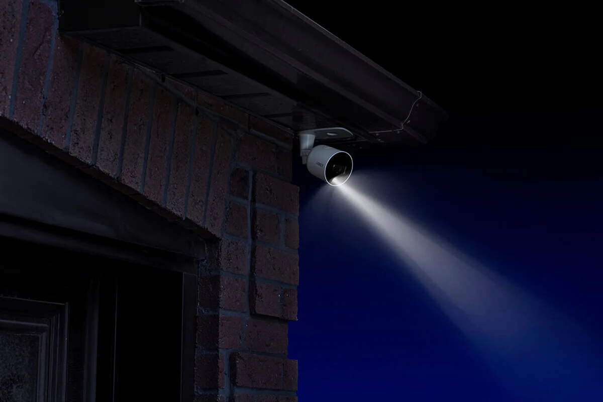 Lorex Smart Indoor/Outdoor 1080p Wi-Fi Camera With Smart Deterrence and Color Night Vision - Open Box - Image 9