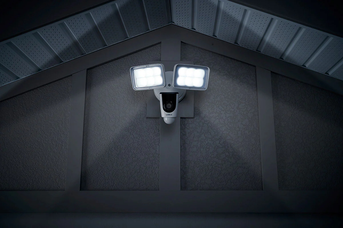 Lorex 1080p Wi-Fi Floodlight Security Camera (32GB) - Open Box - Image 4