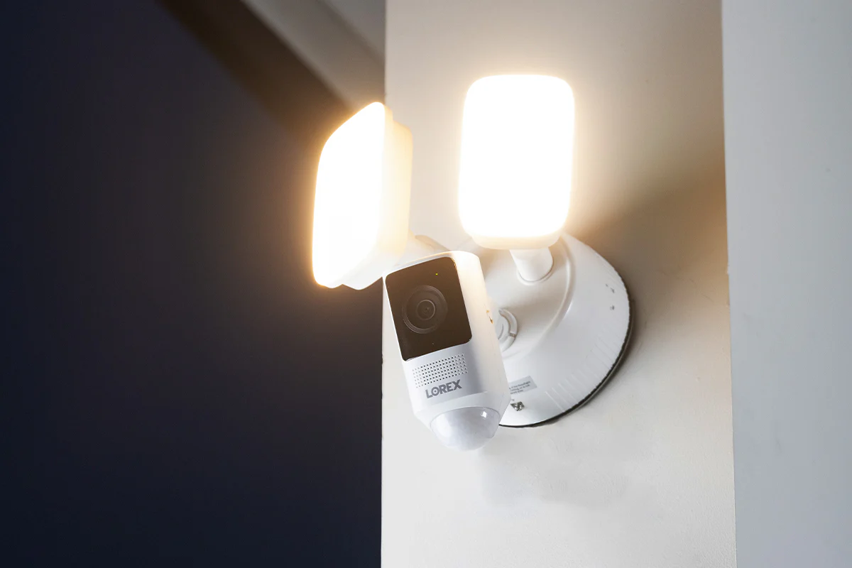 Lorex 2K Wi-Fi Floodlight Security Camera (32GB, Cloud-Enabled) - Image 6