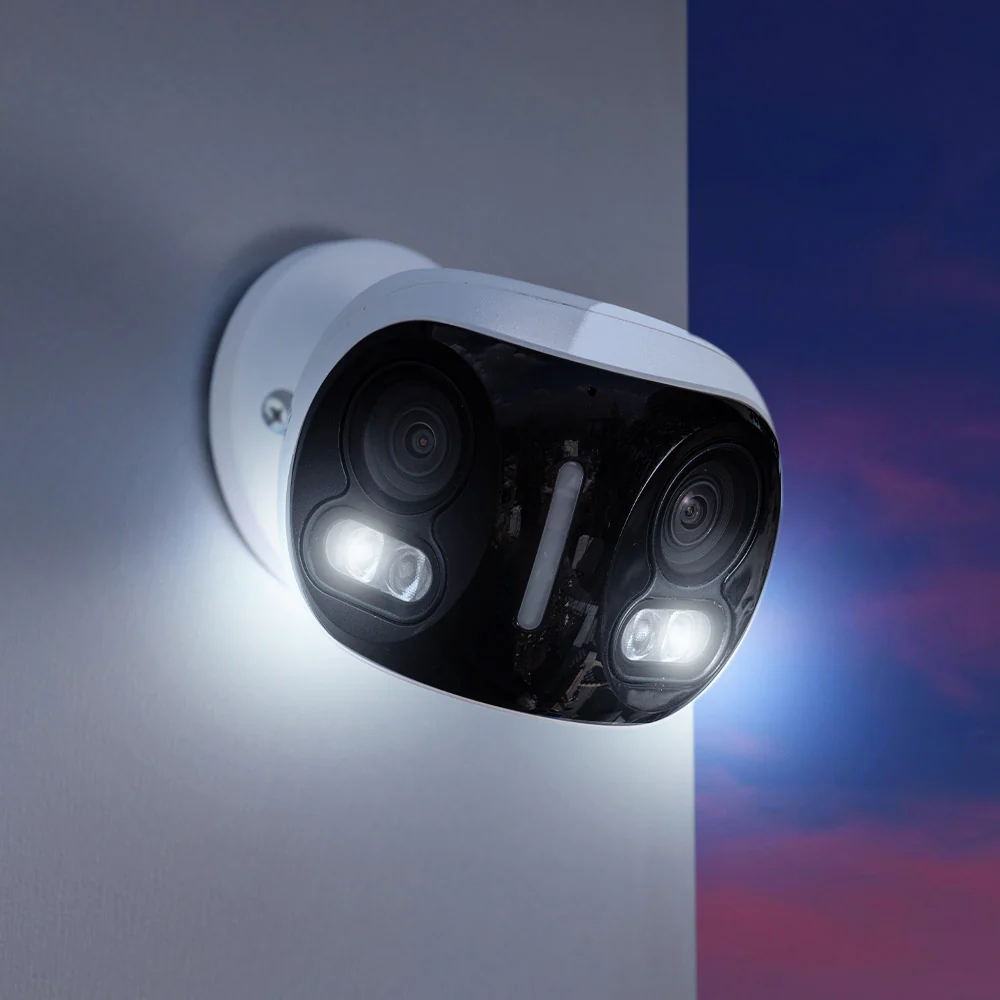 Lorex 4K Dual-Lens Wi-Fi Security Camera with Smart Security Lighting - Open Box - Image 2