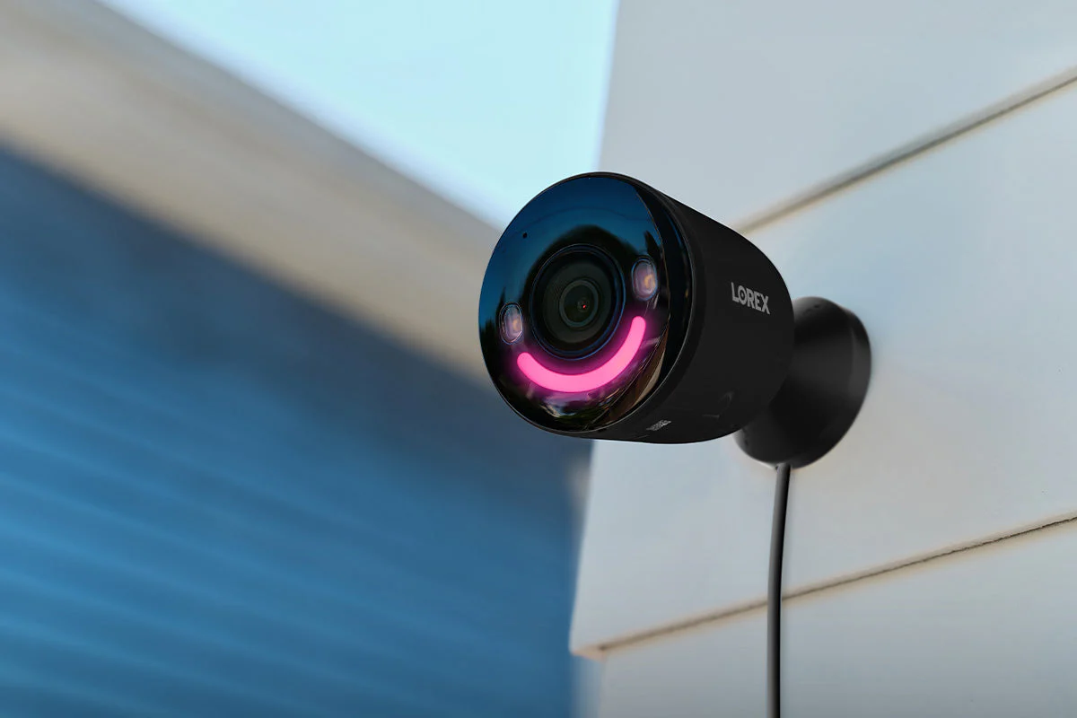 Lorex 4K Spotlight Indoor/Outdoor Wi-Fi 6 Security Camera with Smart Security Lighting (Black, 32GB, Open Box) - Image 3