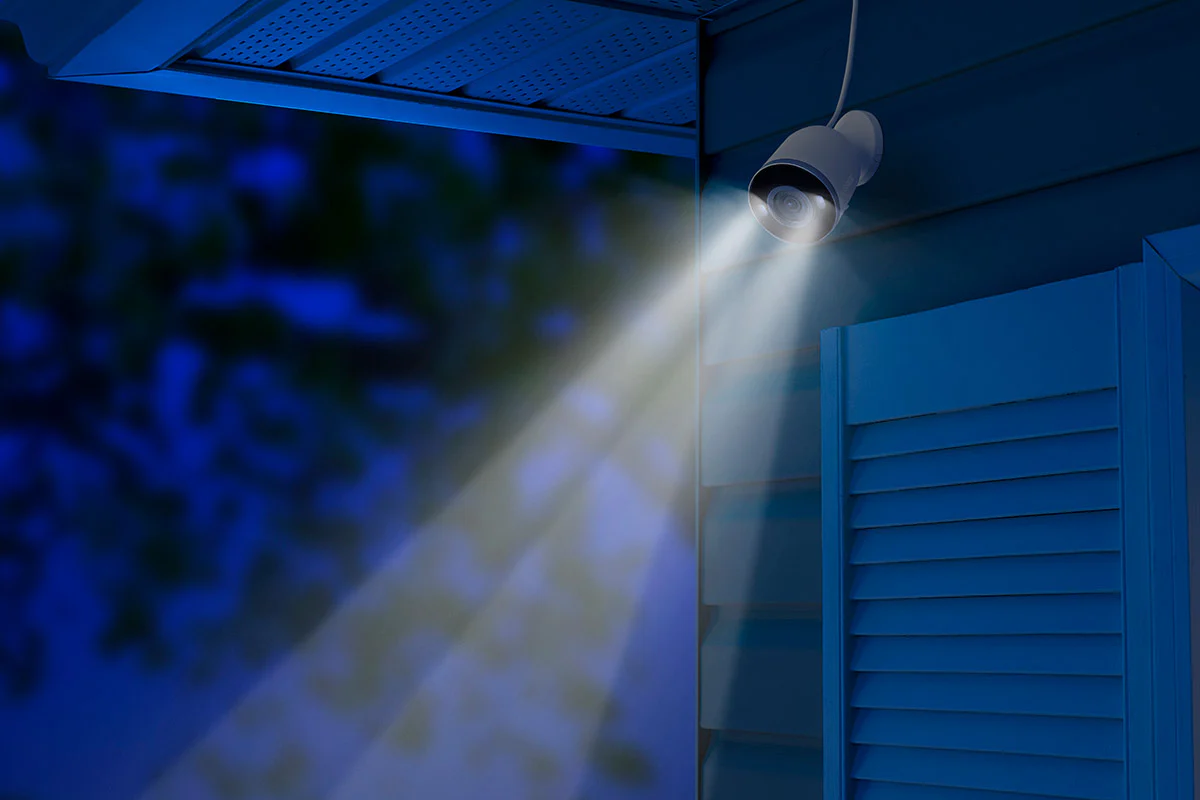Lorex 2K Spotlight Indoor/Outdoor Wi-Fi Security Camera (32GB, Cloud-Enabled) - Image 5