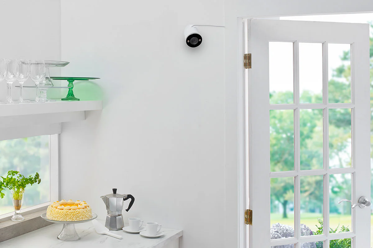 Lorex 2K Spotlight Indoor/Outdoor Wi-Fi Security Camera (32GB, Cloud-Enabled) - Image 6